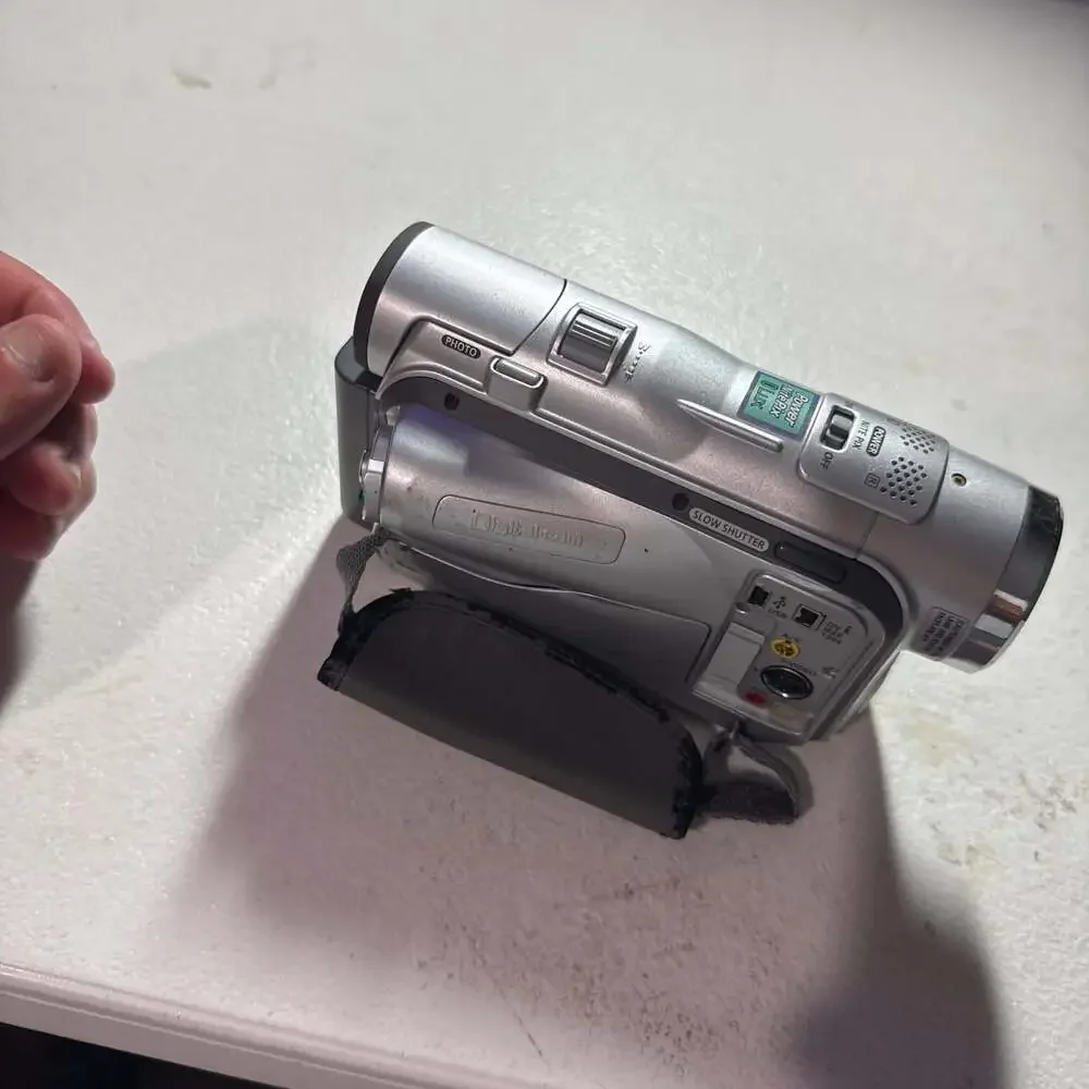 Samsung Digital-cam Mini DV Camcorder 18x Digital Zoom not tested